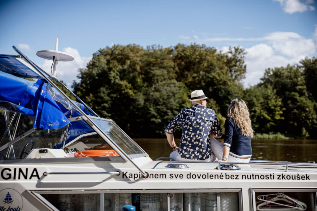 Obytné lodě dovolená bez zkoušek